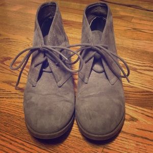 Carlos Santana 9.5 suede heeled booties